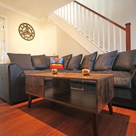 The Barwoods - Modern Spacious Home In Chester - Parking المظهر الخارجي الصورة