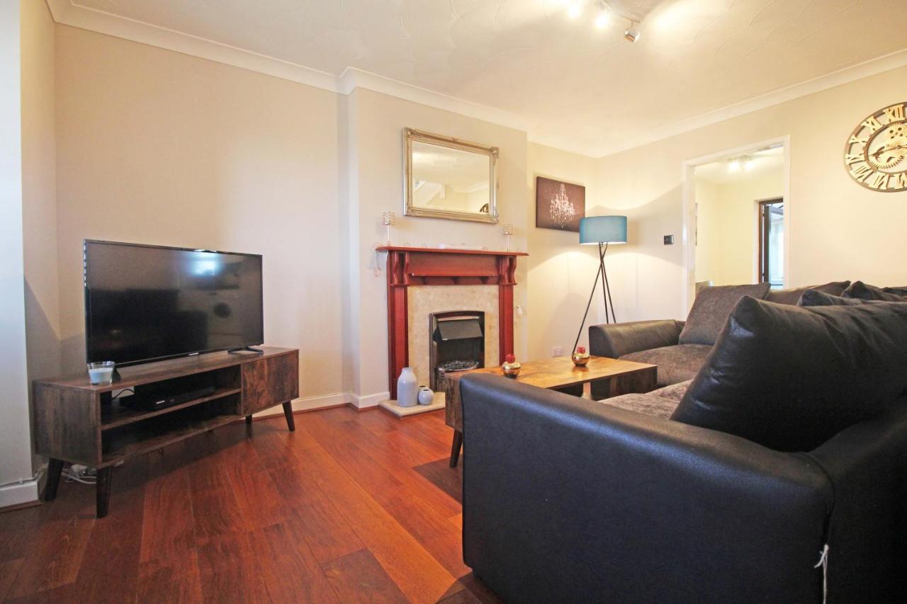 The Barwoods - Modern Spacious Home In Chester - Parking المظهر الخارجي الصورة