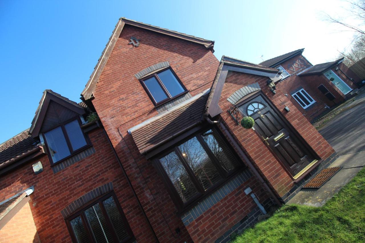The Barwoods - Modern Spacious Home In Chester - Parking المظهر الخارجي الصورة