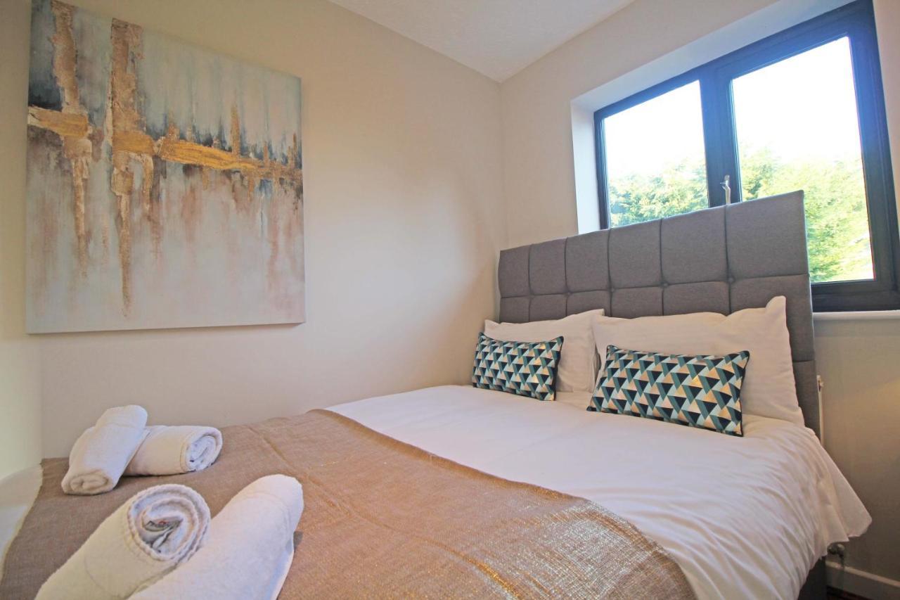 The Barwoods - Modern Spacious Home In Chester - Parking المظهر الخارجي الصورة
